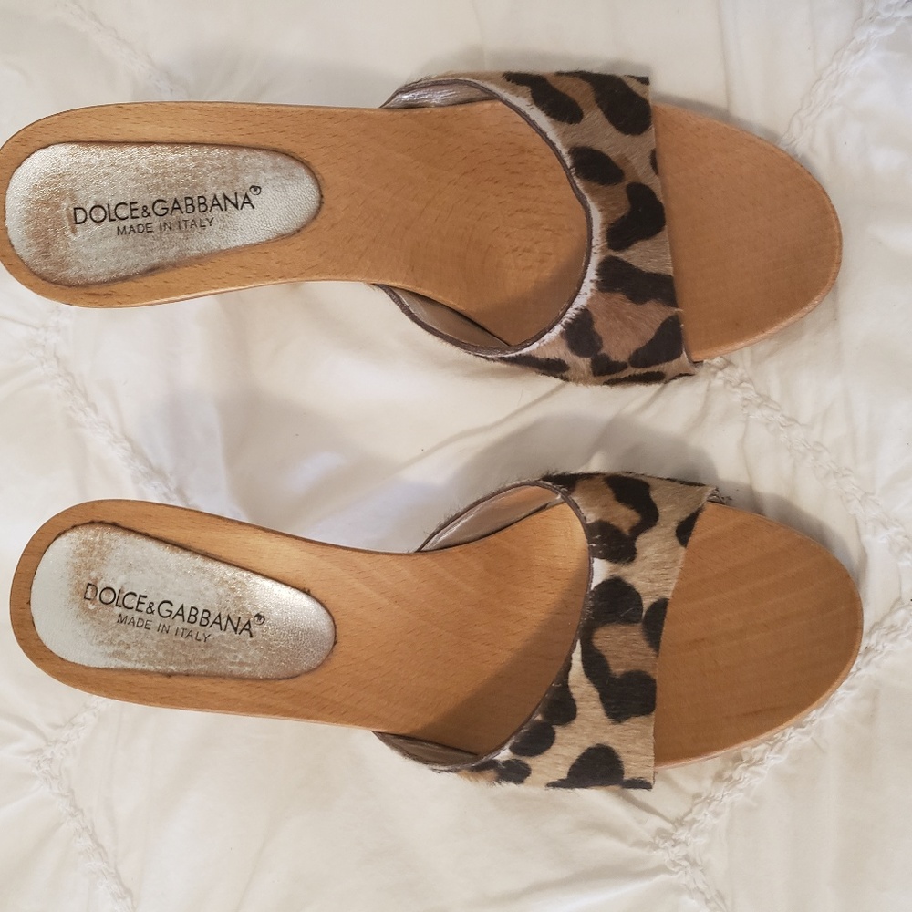 DOLCE AND GABANNA  LEOPARD WEDGE SIZE 39